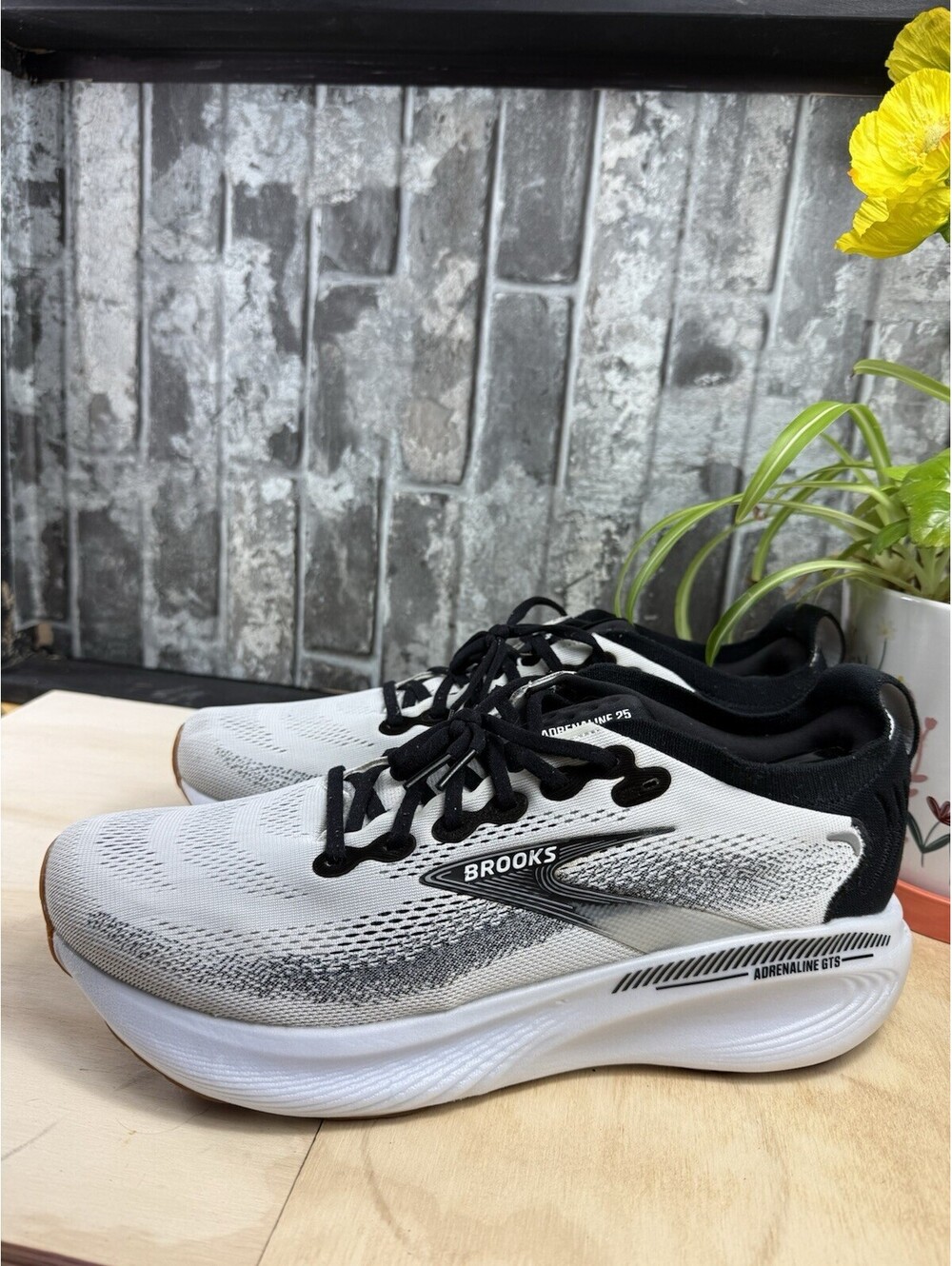 Brooks Adrenaline GTS 25 Men’s Size 12 Running Shoes Sneakers Black